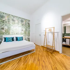 https://starguest-napoli-central-close-by-metro-and-museum.hotels-amalfi.com